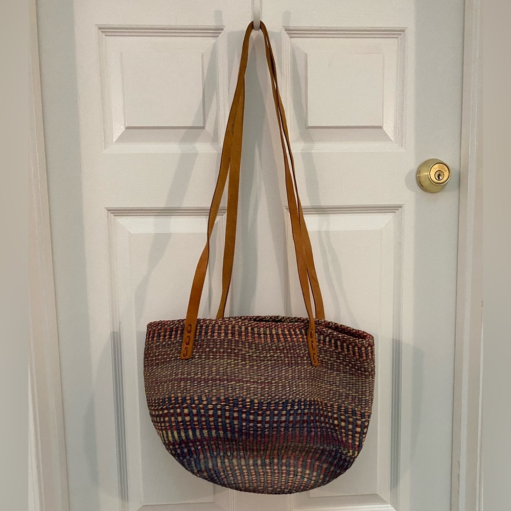 Handwoven Vintage Multi-Color African Sisal Market Tote w Tan Shoulder Straps - Picture 6 of 10